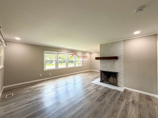 Building Photo - 1815 Hallmark Dr