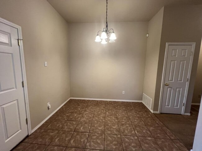 Building Photo - 4205 Cambridge Dr