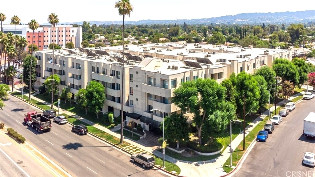 Building - 19350 Sherman Way