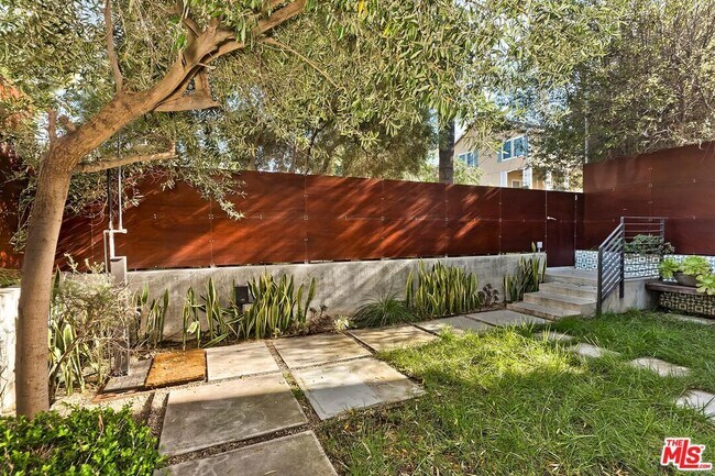 Building Photo - 111 Eastwind St