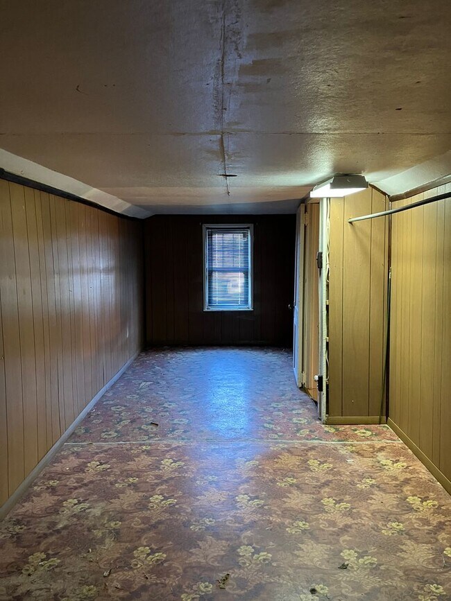 Building Photo - 1408 W College St