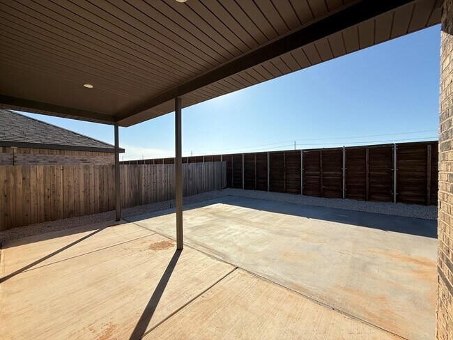 Building Photo - 6101 Poppy Dr