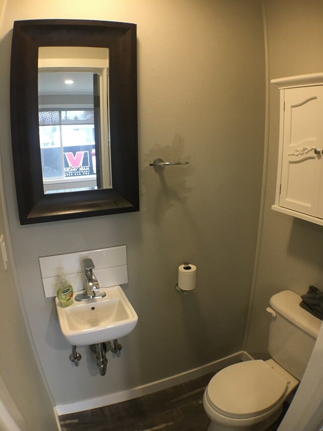 Building Photo - Renovated Modern Duplex