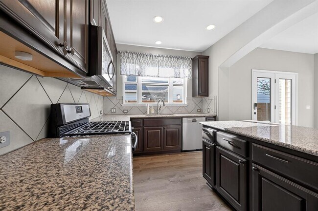 Building Photo - 5800 Baythorne Dr