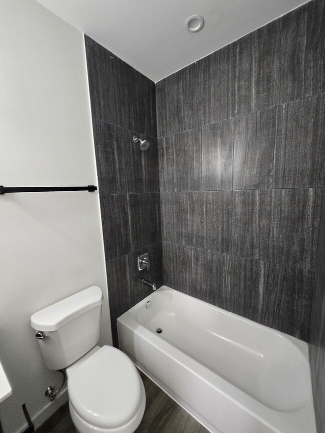 Building Photo - Eagle Trace Townhomes | 3BR/3.5BA | 2.3 Miles to UF– New Construction