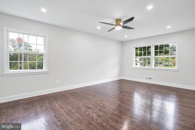 Building Photo - 7203 Marine Dr