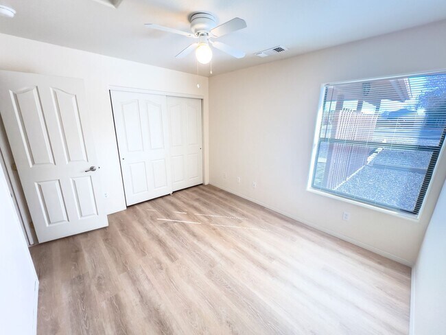 Building Photo - DUPLEX - CAMP VERDE