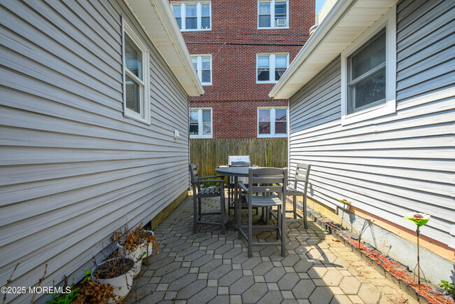 Building Photo - 107 3rd Ave