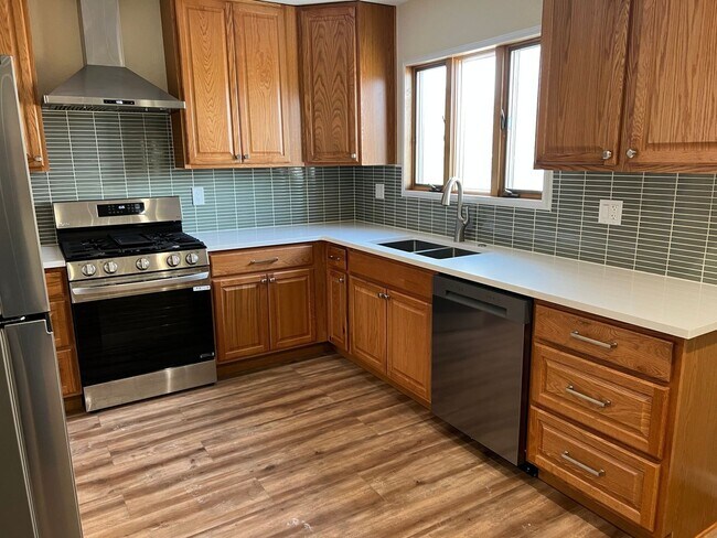 Building Photo - Charming 1BR House in Lakewood