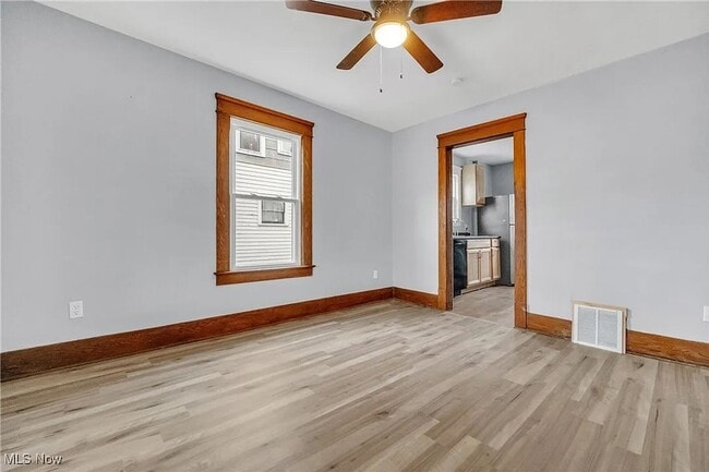 Building Photo - 412 W 28th St
