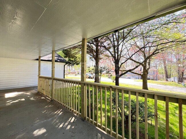 Building Photo - 1331 Buttercup Ct