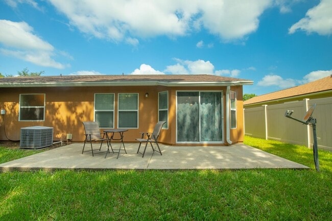 Building Photo - 2527 Eisner Dr