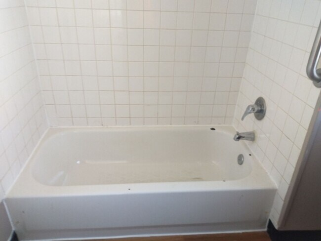 Building Photo - 1133-1135 N Main St