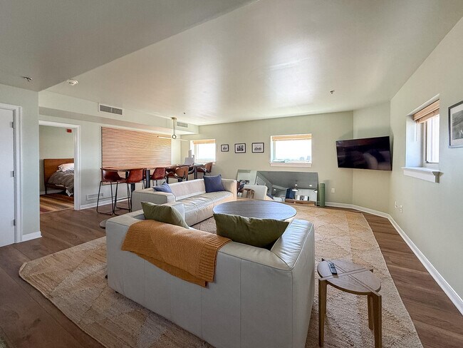 Building Photo - 525 W Lafayette Blvd