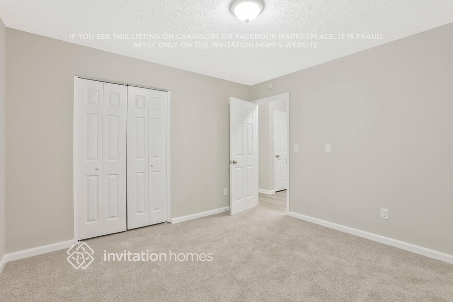 Building Photo - 690 Greenhedge Dr