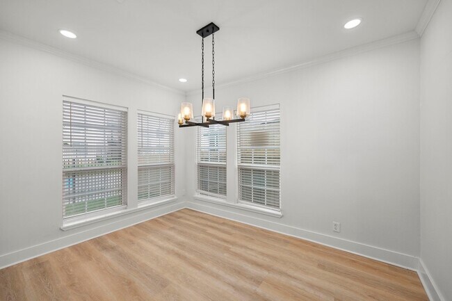 Building Photo - 6411 Illinois St