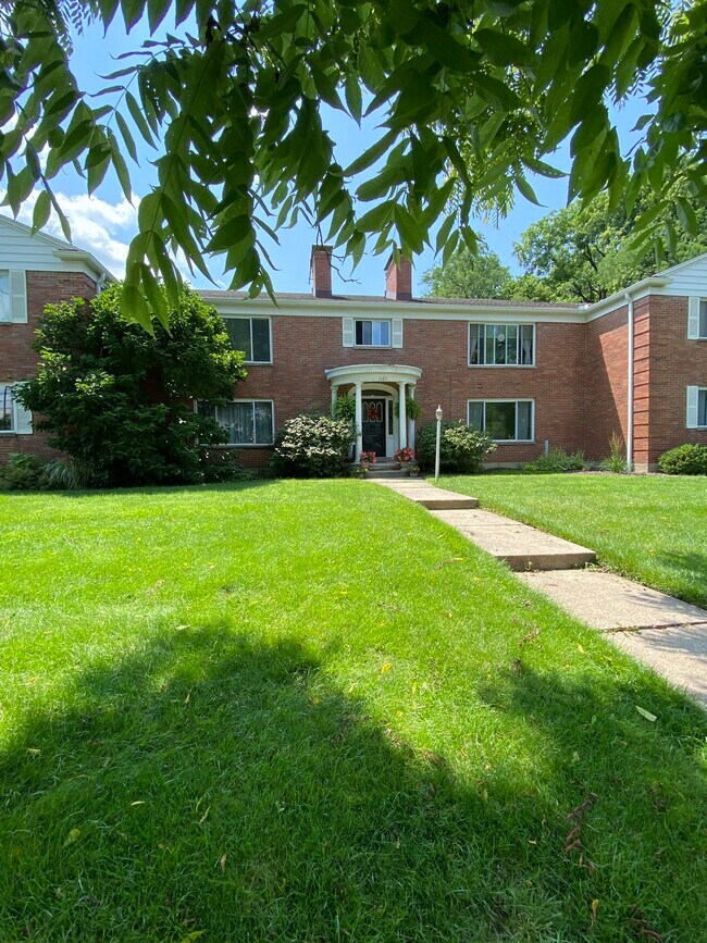 Primary Photo - 1121 Far Hills Ave