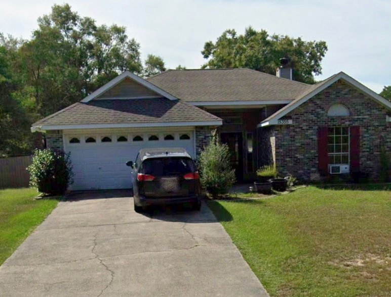 Building Photo - 15355 Northwood Hills Dr