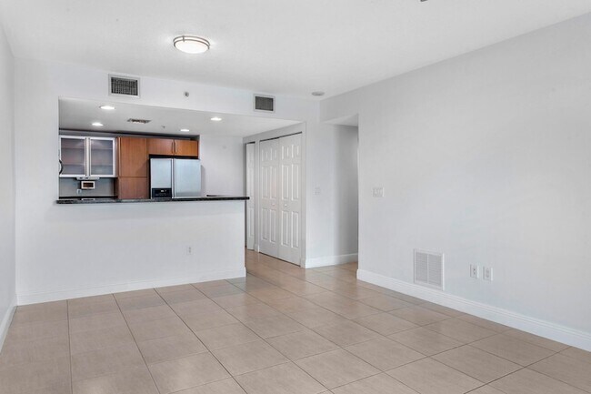 Building Photo - 610 Clematis St