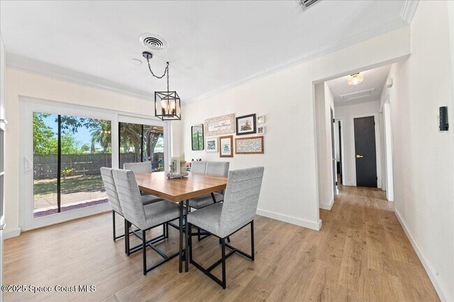 Building Photo - 160 Melaleuca Dr