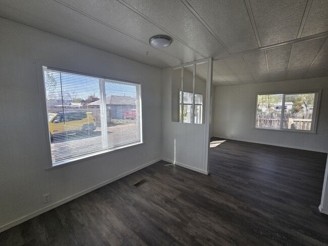 Building Photo - 2097 Castle Ave