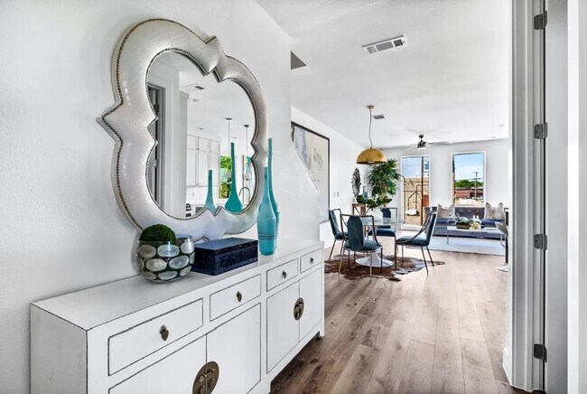 Building Photo - 183 S Prairie Ave