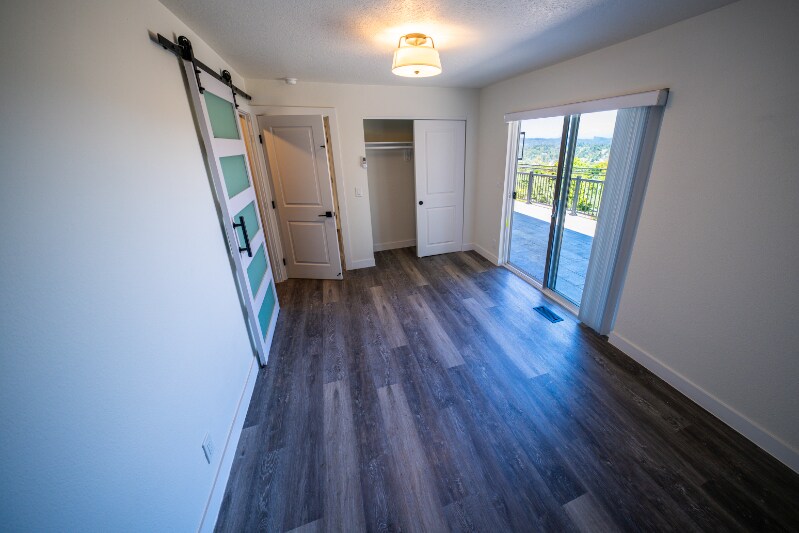 Building Photo - 4685 Riverview Ave