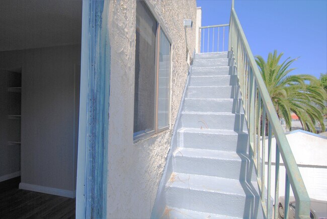 Building Photo - 746 N Eucalyptus Ave