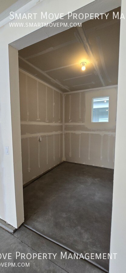 Building Photo - 3213 S Shadywood Way