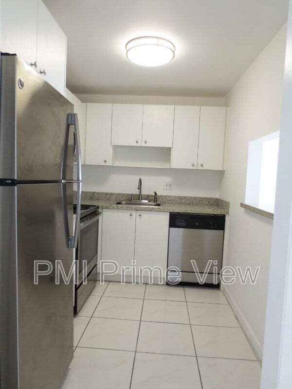 Building Photo - 4164 Inverrary Dr
