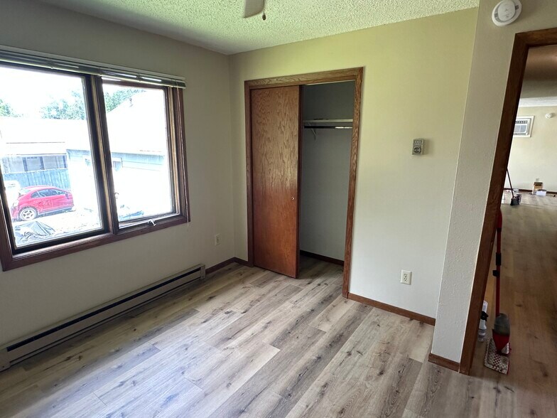 Building Photo - 1420 6th Ave N