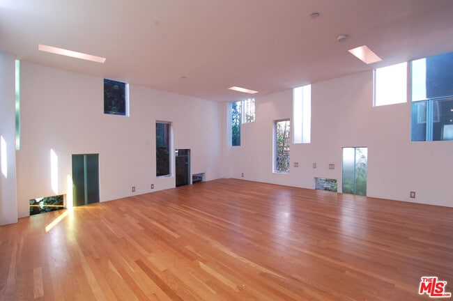 Building Photo - 116 Pacific Ave