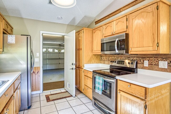 Building Photo - East Gate Area | Home | Unfurnished