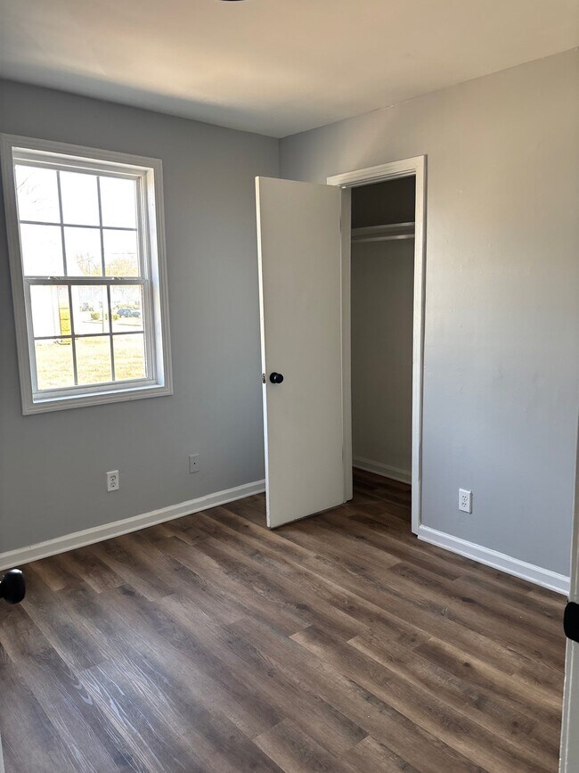 Building Photo - 131 E Jefferson St