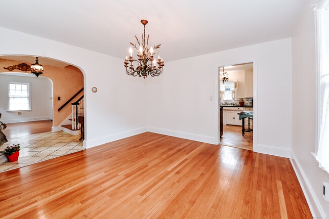 Building Photo - 61 Villa Ave