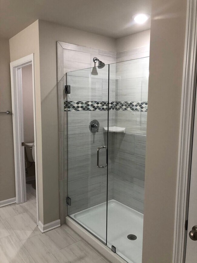 Building Photo - Modern 5 Bed | 3 Bath House in Cary