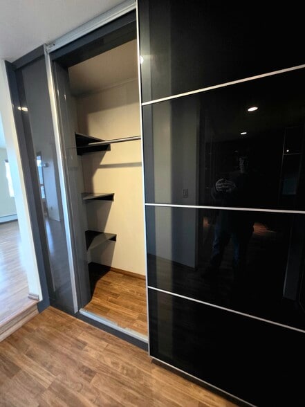 Building Photo - 2012 Thorndyke Ave W