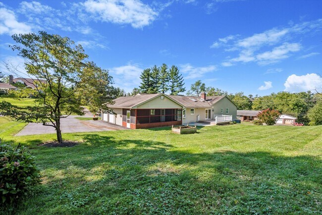Building Photo - 3BD/2.5BA Rancher in Kennett Square Borough!