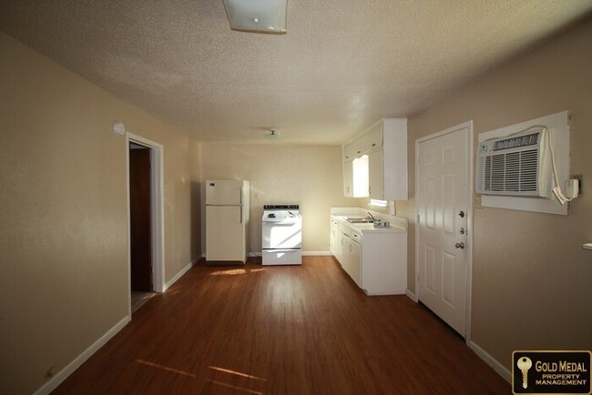 Building Photo - Charming 1-bedroom, 1-bath now available f...