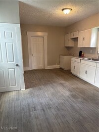 Building Photo - 1126 Borden Ave SW
