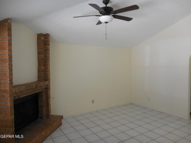 Building Photo - 11392 Lake Erie Dr