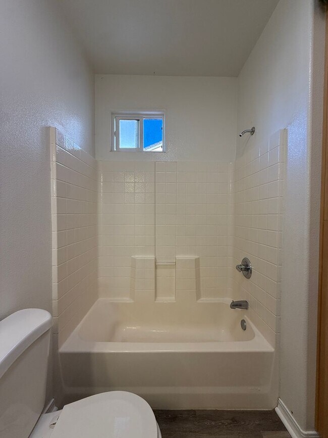 Building Photo - Beautiful Bradley Square Single Story Home With Easy Access to Shopping/101 Frwy