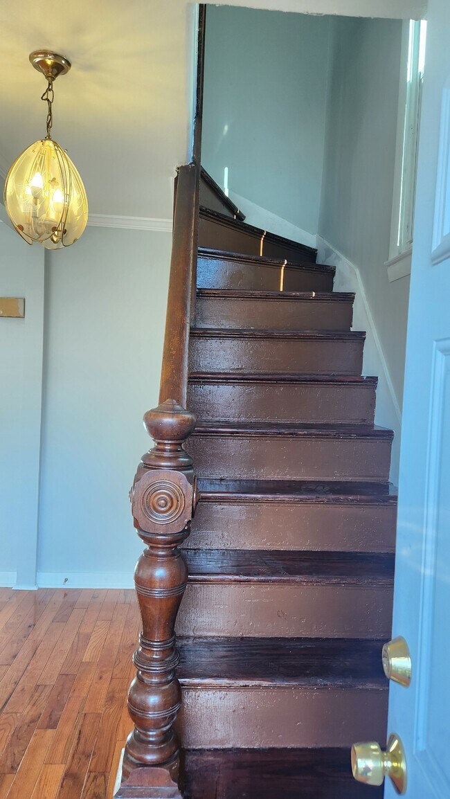 Building Photo - 61 Wilson St