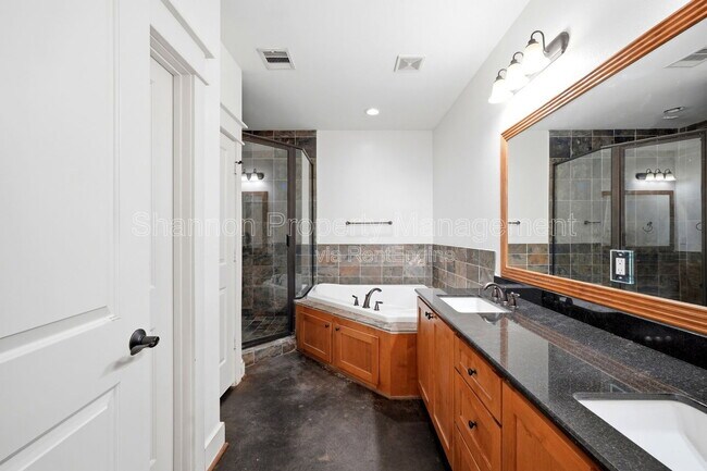 Building Photo - 2323 Sperber Ln