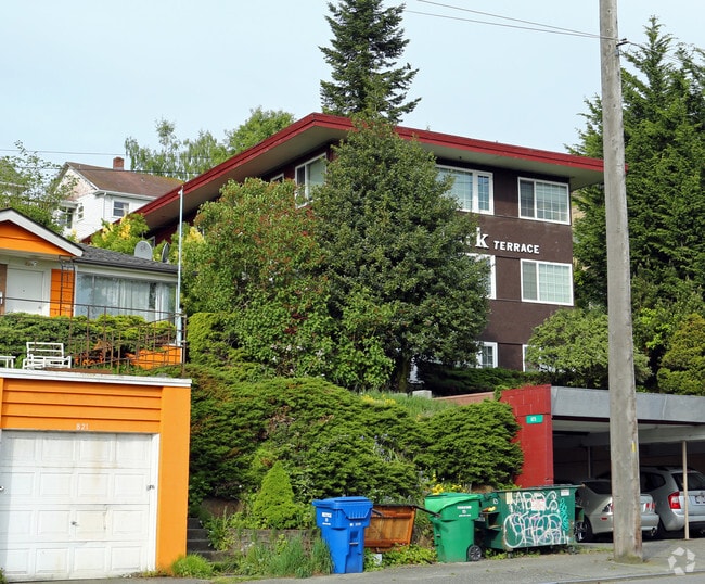 Building Photo - Bay Park Terrace
