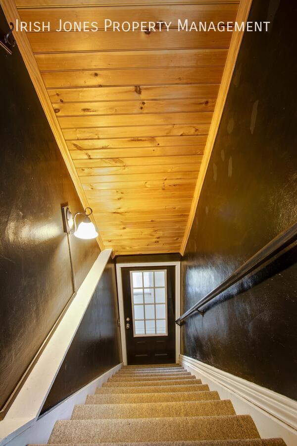 Building Photo - 2829 South Park Ave