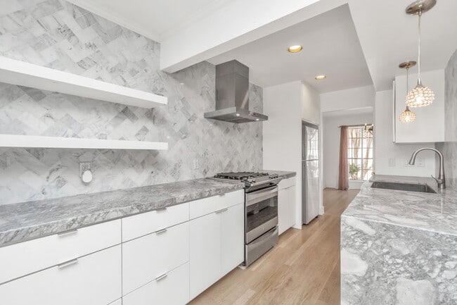 Building Photo - 3934 Roseland St