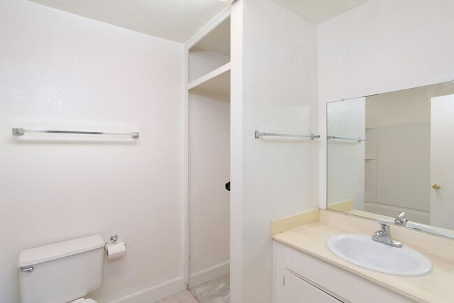 Building Photo - 3350 Santa Maria Way
