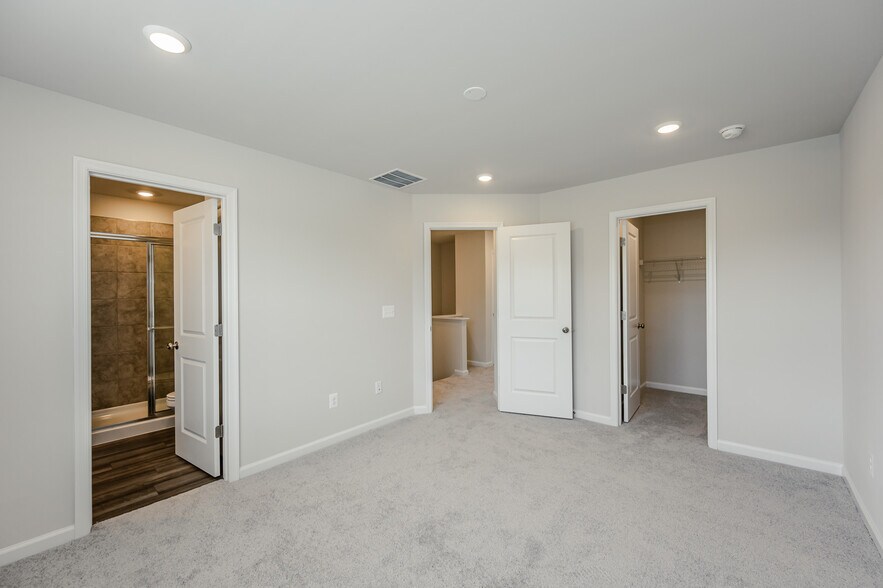 Building Photo - 8757 Whitman Dr
