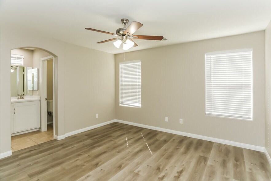 Building Photo - 8329 W Wildwood Glen Dr